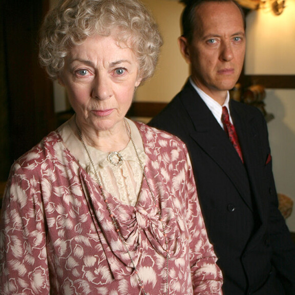 Outoja vaatimuksia kulisseissa ja traagisia elämänkohtaloita – kuka on suosikkisi neiti Marplen näyttelijöistä? Geraldine McEwans