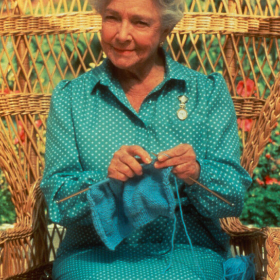 Outoja vaatimuksia kulisseissa ja traagisia elämänkohtaloita – kuka on suosikkisi neiti Marplen näyttelijöistä? Helen Hayes