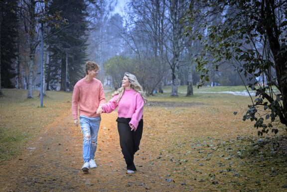 Charlotta Saari ja Rami Loukola ovat pitäneet yhtä vuodesta 2017. – Täydennämme ja tuemme toisiamme, he sanovat.