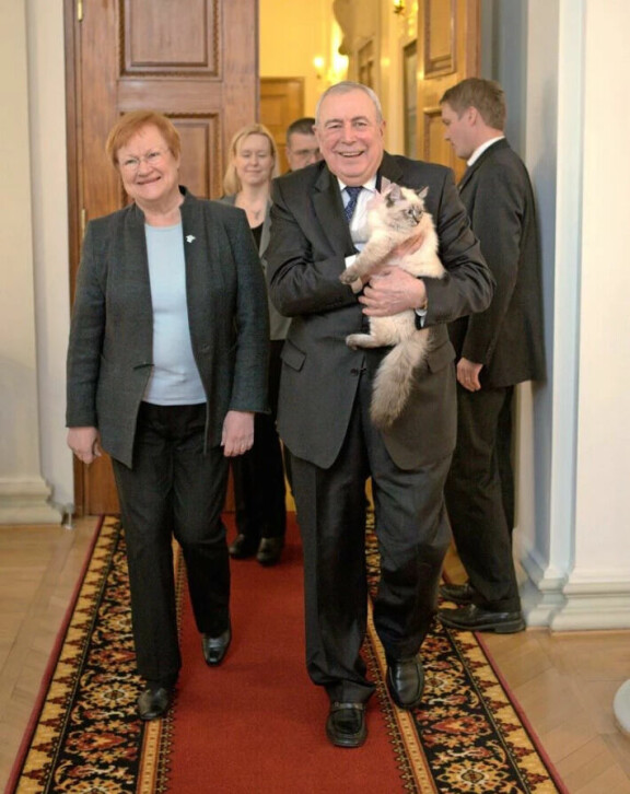 Venäjän silloinen pääministeri lahjoitti Tarja Haloselle karvakaverin.