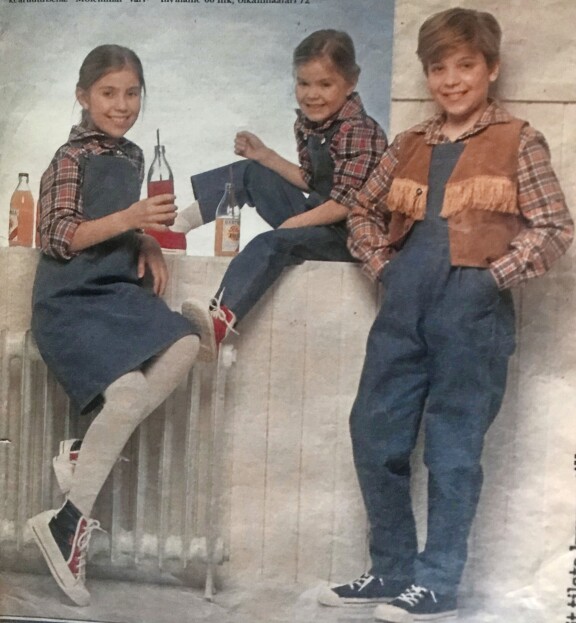 Sisarukset Anna, Pinja ja Janus lapsimalleina.