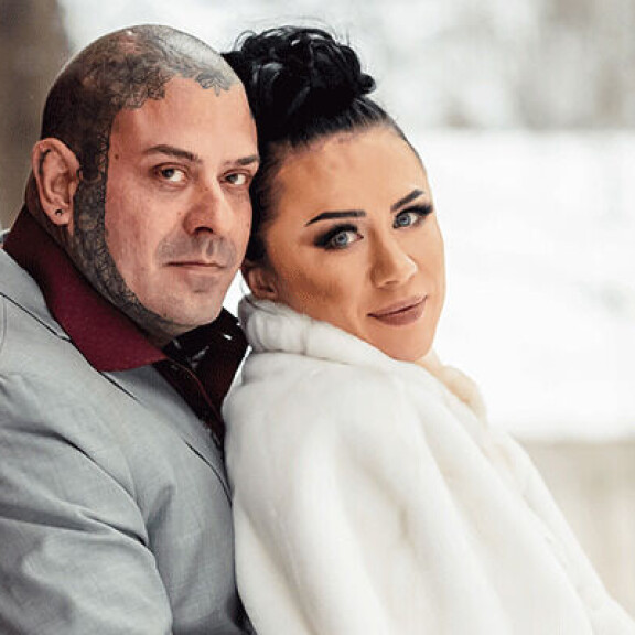 Unelmahäät-parilla on rankka menneisyys – morsiamella aivokasvain, sulhasella huumetuomio: ”Yhtäkkiä kotiimme tuli järkyttävä määrä poliiseja” Unelmahäät