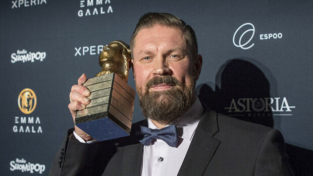 Laulu rakkaudelle: Musiikkimoguli Asko Kallonen saa herkän yllätyksen kirjailijavaimoltaan: ”Asko on elämäni rakkaus” Asko Kallonen