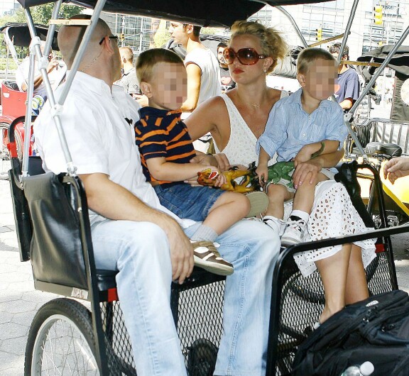 Lapset pääsivät Britneyn mukana moniin elämyksiin.
