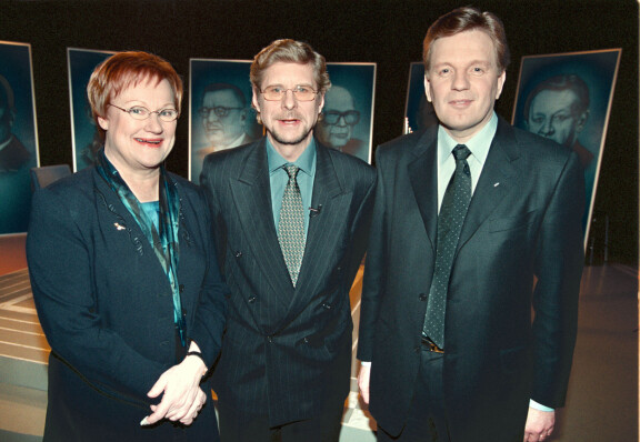 Seppo Hovin seurassa -ohjelmassa tammikuussa 2000 Sepon vieraina olivat presidentinvaalien toisen kierroksen ehdokkaat Tarja Halonen ja Esko Aho.