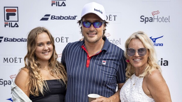 Sirpa Selänne hehkuttaa perhelomaa Suomessa – ihanat kuvat!