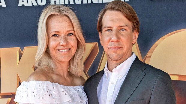 Masu kasvaa! Sonja Kailassaari julkaisi ensimmäisen raskauskuvan Sonja Kailassaari ja Aku Hirviniemi