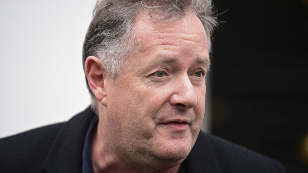 Maailmanluokan kohu: Piers Morgan paljasti rasisteiksi syytettyjen brittihovin jäsenten nimet – tässä he ovat!