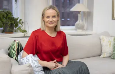 Ministeri Riikka Purra yllätti baarikärpäset – kuva