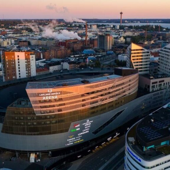 Tampereen Nokia-areenalla kuunnellaan nyt musiikkia eikä katsella jääkiekkoa. Tampereen Nokia-areenalla kuunnellaan musiikkia eikä katsella jääkiekkoa.