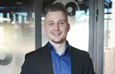 Näyttelijä Aleksi Kaukamo nappasi Aallonmurtaja-roolin teini-iässä: "Tv-työ ei muuttanut elämääni"