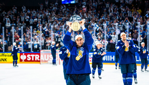 Keväällä 2022 Jukka Jalonen luotsasi Leijonat neljänteen maailmanmestaruuteensa kotikisoissa Tampereella.