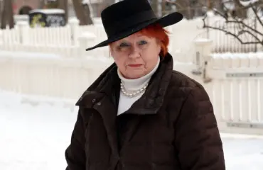 Tuija Piepponen repäisi hautajaisissa: tästä syystä iäkkäät naiset kadehtivat Aira Samulinia