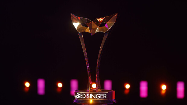Masked Singer -hahmon pää irtosi suorassa lähetyksessä – julkkiksen kasvot paljastuivat