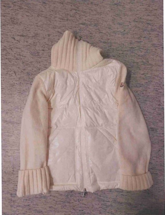 Netta oli tuhrinut Moncler-takin myyntikelvottomaksi.