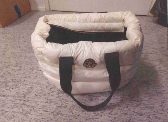 Netta varasti myös Monclerin-laukun.