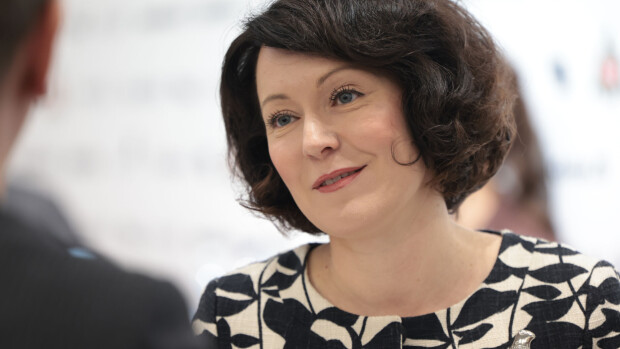 Jenni Haukio tyylikkäänä heti itsenäisyyspäivän aamuna!