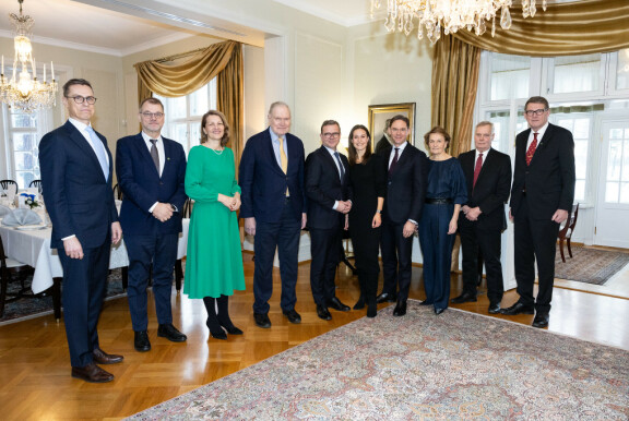 Pääministerit rivissä! Virka-asunto valmistui vuonna 1873.