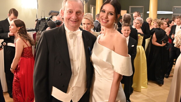 Hjallis Harkimo iski nuoren kullan - Jasmine Pajari avoimena Seiskalle!