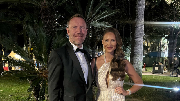 Renny Harlin antaa Johannalle erikoisen neuvon punaisella matolla: 'Sääri esiin' The Harlins