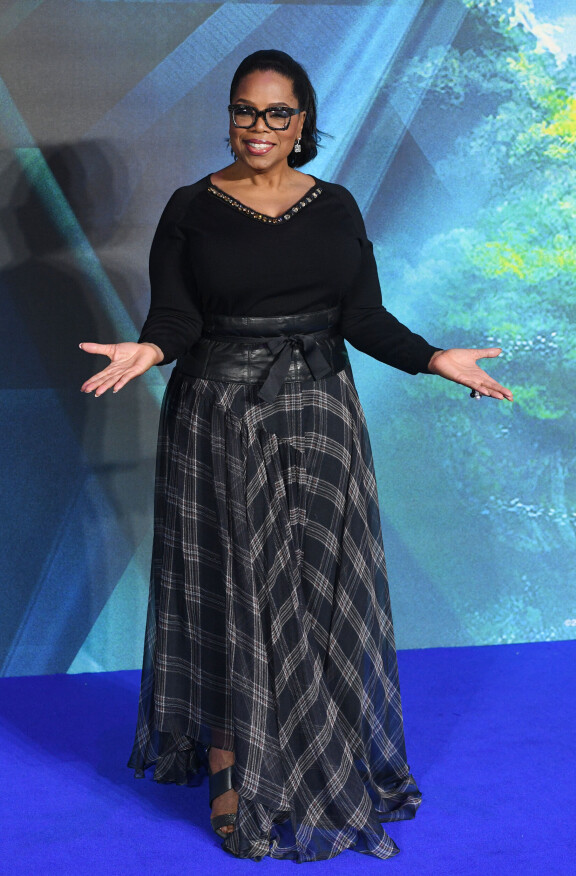 Vielä vuonna 2018 Oprah luotti väljempiin vaatteisiin.
