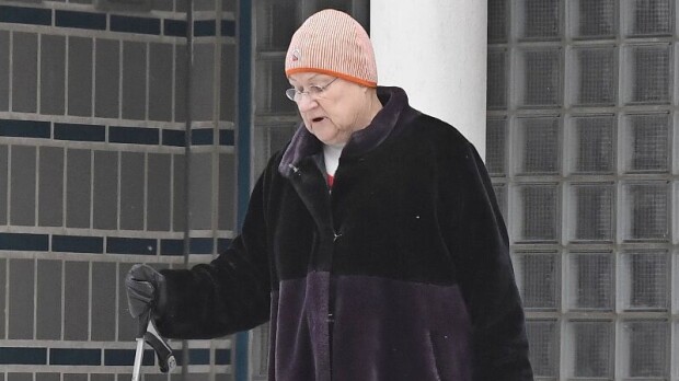 Tarja Halonen takapenkillä! Presidentin kuski törttöili liikenteessä