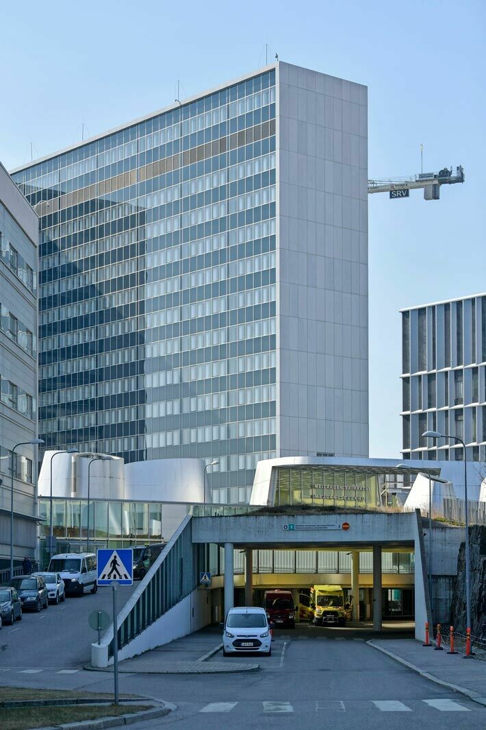 Helsingin jättimäinen Meilahden sairaala huolehtii tällä hetkellä Jorman toipumisesta.