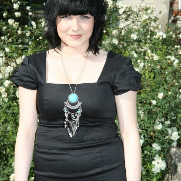 Vuonna 2010 laulajan hiusväri muuttui mustaksi ja tyylikin hiukan pehmentyi. Suvi Teräsniska