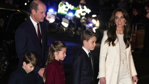 Missä sormi ja jalka? Prinsessa Catherinen perheen joulukorttikuvasta paljastui outouksia