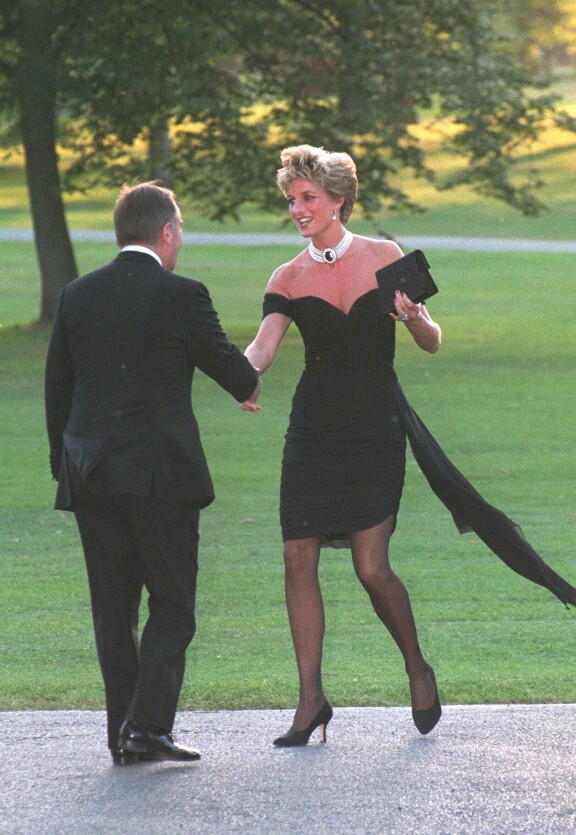 Prinsessa Diana esiintyi tyrmäävän kauniina samana päivänä, kun hänen lastensa isä tunnusti rakkautta toiseen naiseen.