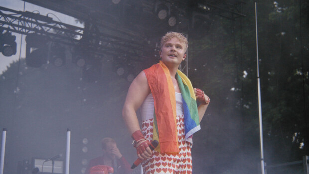 Ruisrockissa vietetty yö avasi Benjamin Peltosen lukot – yhdelle ihmiselle kertominen homoseksualisuudesta pelotti Suomi on Queer
Benjamin Peltonen