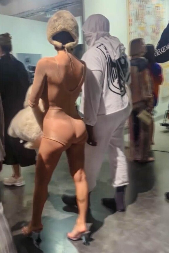 Bianca ja Kanye herättävät usein huomiota erikoisilla asuillaan.