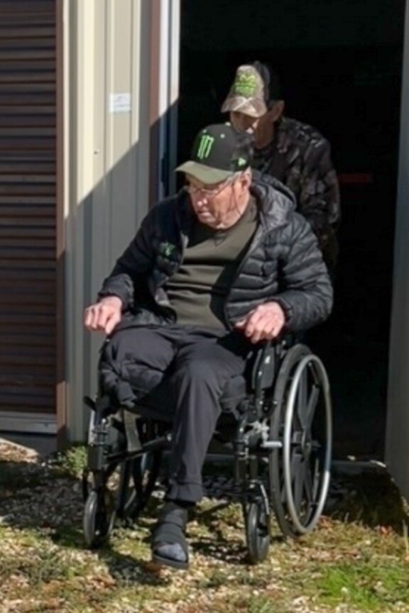 Jamie kulkee amputaation vuoksi pyörätuolilla.