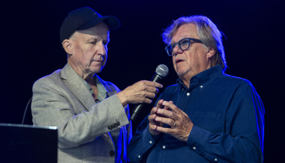 Turkka Mali ja Mikko Alatalo kuvattuna vuonna 2022. Mikko Alatalo palkittiin Iskelmä-Finlandia -palkinnolla.