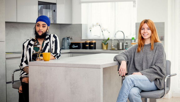 Harnaam saa tappouhkauksia ulkonäkönsä vuoksi. stacey Dooley yökylässä