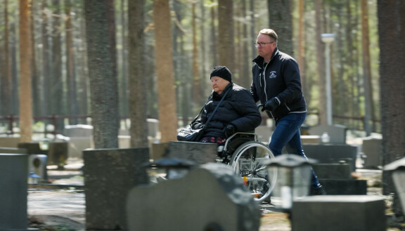 JP:n adoptioisä ei hyväksynyt häntä pojakseen, kunnes adoptioäiti meni uusiin naimisiin Reijon kanssa, joka oli JP:lle kuin oma isä.