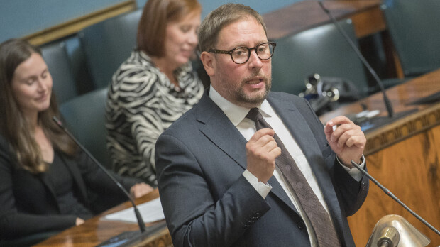 Paavo Arhinmäen jalkapallosoppa sakenee – silminnäkijä Seiskalle: Minä irrotin Paavon, Palloliitto kiitteli