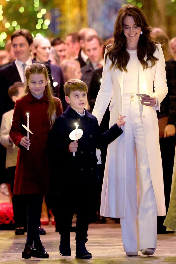 Prinsessa Charlotte, prinssi Louis ja prinsessa Catherine vierailivat joululaulutapahtumassa 8. joulukuuta.