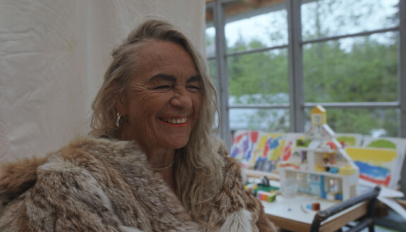 Miina Äkkijyrkkä tiesi jo 3-vuotiaana olevansa kuvataiteilija. Meeri Koutaniemi, irti kuvasta