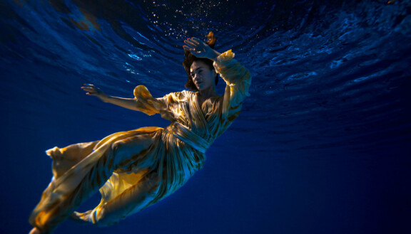 Meeri Koutaniemi tapaa toisella kaudella kahdeksan taiteilijaa. Meeri Koutaniemi, irti kuvasta