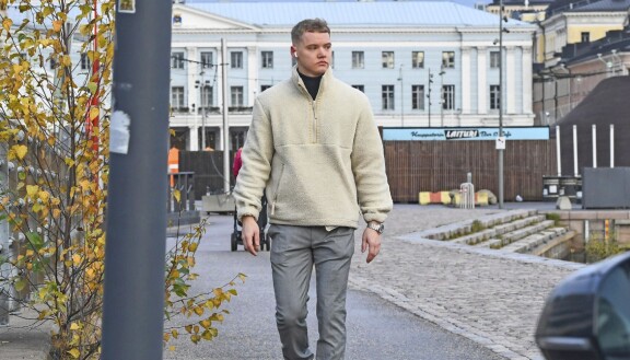 Nuori komistus Benjam Papp laittoi Helsingin suihkuseurapiirit sekaisin ryhtymällä Chachin salarakkaaksi.