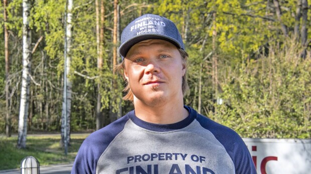 Hierojarakas lohduttaa törkytaklaaja Mikael Granlundia – ystävältä karu kuitti kaunottarelle