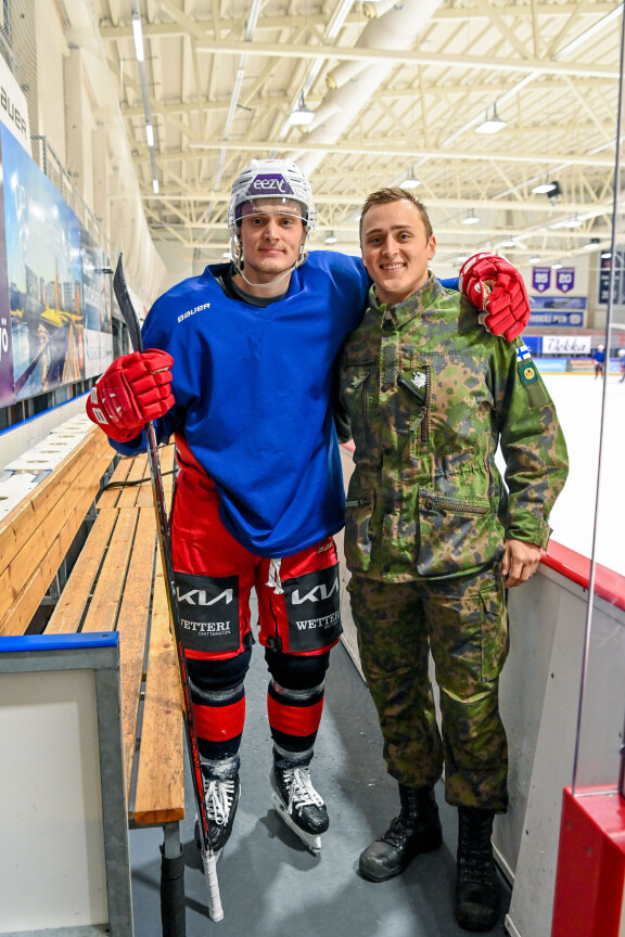 Kajaanin Hokin Leevi ja Eetu Selänne eivät matkusta täksi jouluksi Kaliforniaan.