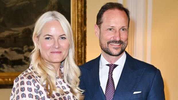 Haakon ja Mette-Marit täyttävät 50 vuotta – näin Norjan kruununprinssipari korvaa näyttävät juhlallisuudet Mette-Marit ja Haakon