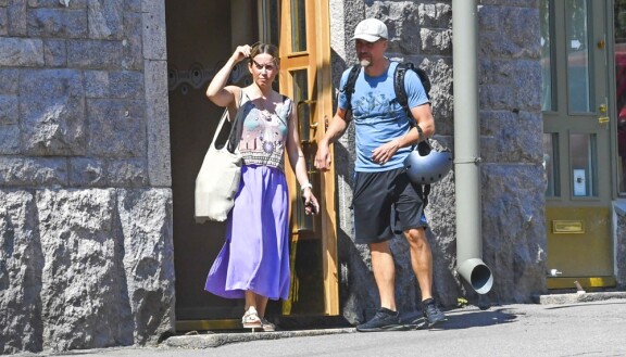 Paparazzi todisti aitiopaikalta, kun Iina ja Antti lähtivät näyttelijän asunnolta kesäkävelylle heinäkuussa.