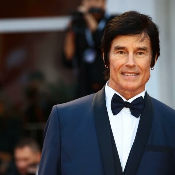 Ronn Moss saattaa yhä elää siinä harhaluulossa, että on päässyt tapaamaan Suomen presidentin ennen tämän presidenttiyttä. Ronn Moss