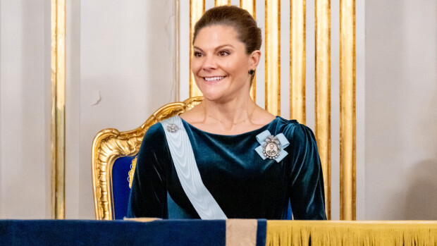 Kruununprinsessa Victoria säväytti samettiunelmassa - kuvat
