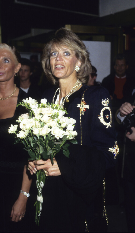 Birgitta vuonna 1989 runsaissa helmikoruissa.
