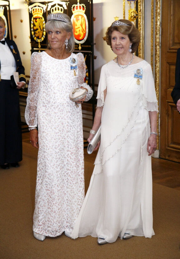 Prinsessat Birgitta ja Désirée kuninkaan syntymäpäivillä vuonna 2016.