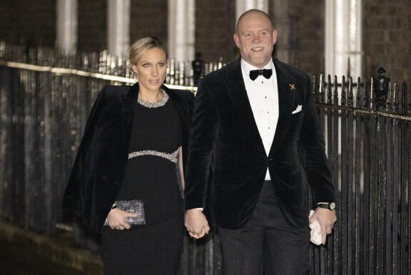 Zara Tindall puolisonsa Miken kanssa. Zara on kuningas Charlesin siskon, prinsessa Annen lapsi.